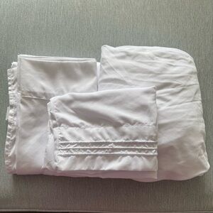 Twin/Twin XL White Microfibre Sheet Set- Flat, Fitted Sheet & Pillowcase